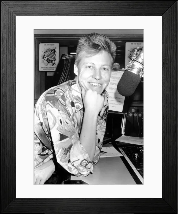 Framed Print : Radio One DJ Simon Mayo on the breakfast show in the London studio Framed Print : Radio One DJ Simon Mayo on the breakfast show in the London studio