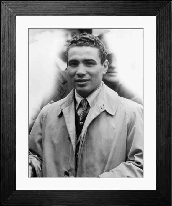 Framed Print : Italian bantamweight boxer Carrado Conti arrives in the UK to fight Jackie Paterson Framed Print : Italian bantamweight boxer Carrado Conti arrives in the UK to fight Jackie Paterson