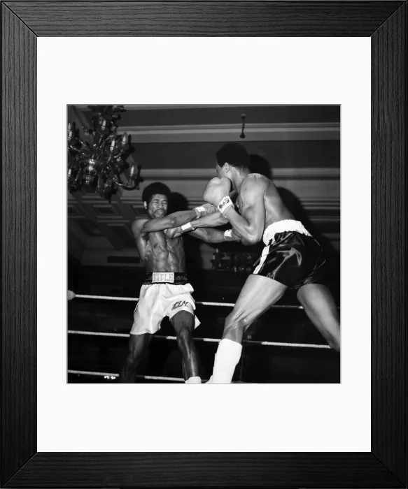 Framed Print : Sport: Boxing: Roy Gumbs vs. Howard Mills: British middleweight title fight