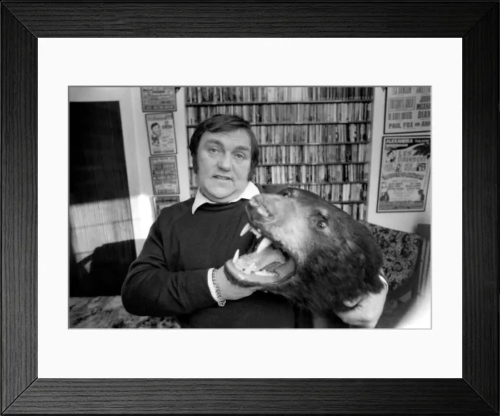 Framed Print : Comedy: Humour: Les Dawson. February 1977 77-00023-002