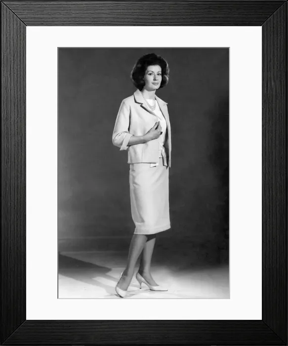 Framed Print : Reveille Fashions 1962: Ann Hoult. November 1962 P007786 Framed Print : Reveille Fashions 1962: Ann Hoult. November 1962 P007786