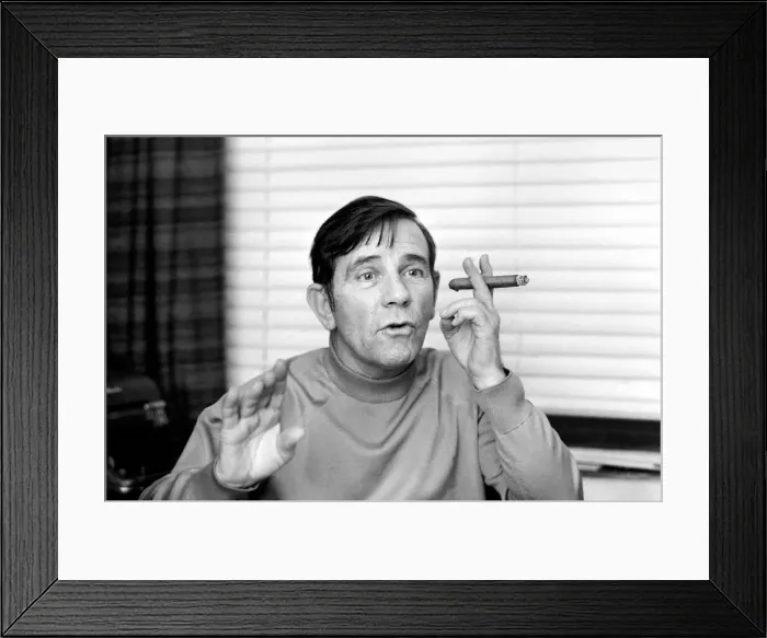 Framed Print : Comedian: Humour: Norman Wisdom. December 1976 76-07485-011 Framed Print : Comedian: Humour: Norman Wisdom. December 1976 76-07485-011