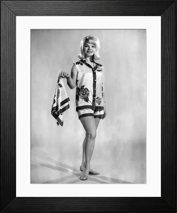 Framed Print : Reveille Fashions 1965: Marion Horton. June 1965 P007733 Framed Print : Reveille Fashions 1965: Marion Horton. June 1965 P007733