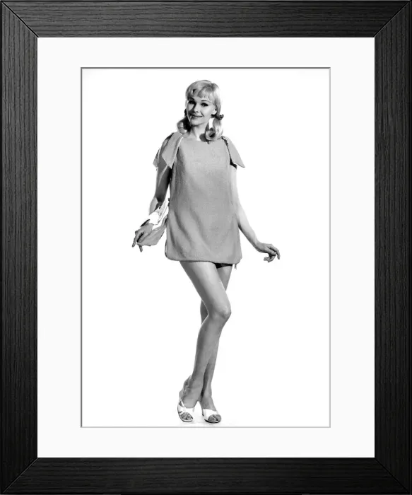 Framed Print : Reveille Fashions 1963: Jo Waring. July 1963 P007710 Framed Print : Reveille Fashions 1963: Jo Waring. July 1963 P007710