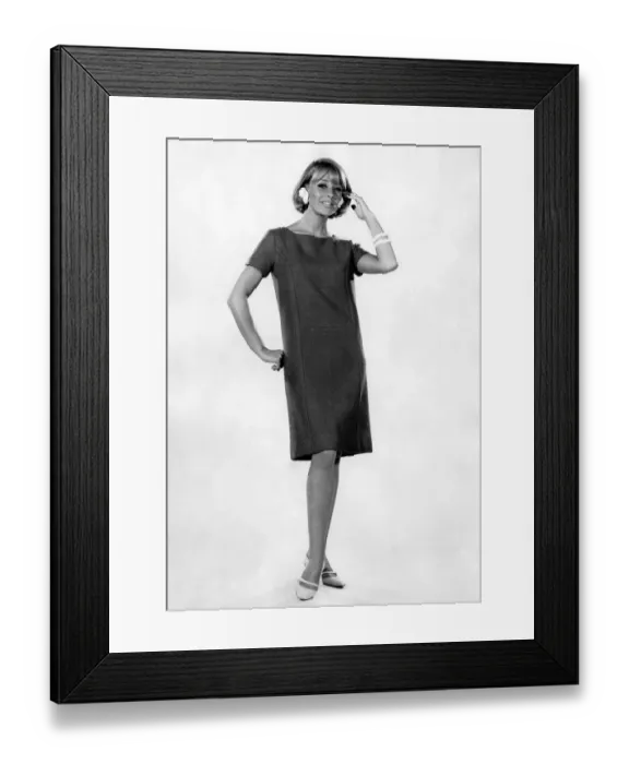 Framed Print : Clothing Fashions 1965: Marilyn Rickard. October 1965 P007760