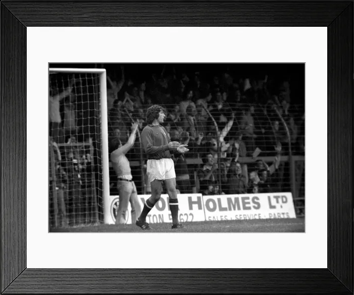 Framed Print : Luton Town. vs. Arsenal. Pat Jennings. August 1977 77-04352-023 Framed Print : Luton Town. vs. Arsenal. Pat Jennings. August 1977 77-04352-023