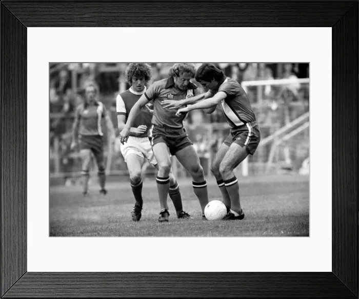 Framed Print : Luton Town. vs. Arsenal. August 1977 77-04352-028