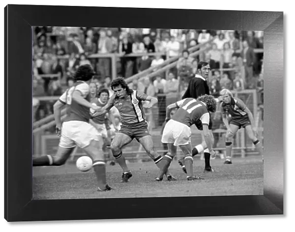 Luton Town. vs. Arsenal. August 1977 77-04352-038