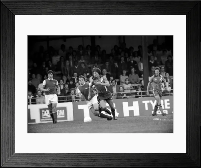 Framed Print : Luton Town. vs. Arsenal. August 1977 77-04352-031 Framed Print : Luton Town. vs. Arsenal. August 1977 77-04352-031