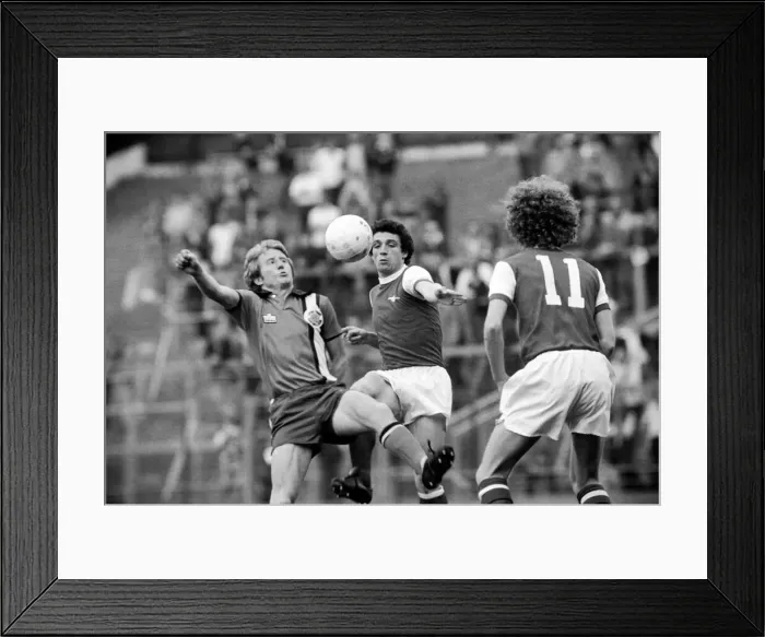 Framed Print : Luton Town. vs. Arsenal. August 1977 77-04352-029