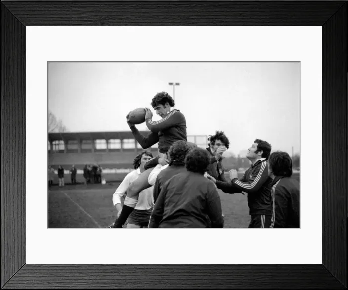Framed Print : England rugby union team in training. The England rugby union team met at the Harlequins Framed Print : England rugby union team in training. The England rugby union team met at the Harlequins