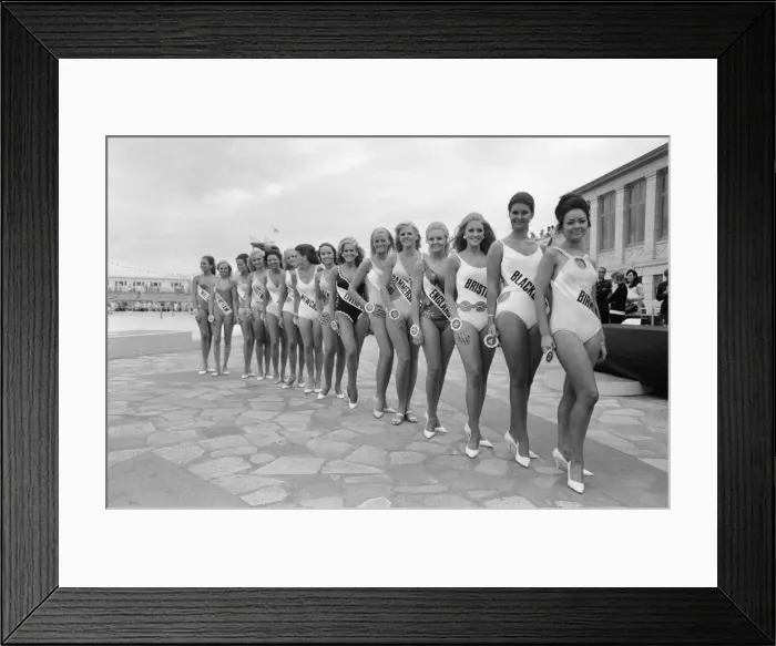 Framed Print : Miss United Kingdom beauty contest at Blackpool. The contestants pose for Framed Print : Miss United Kingdom beauty contest at Blackpool. The contestants pose for