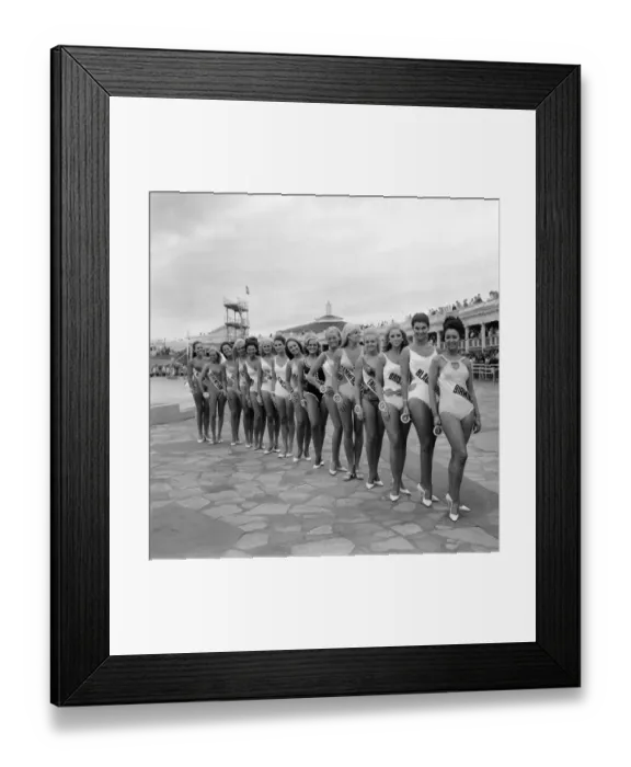 Framed Print : Miss United Kingdom beauty contest at Blackpool. The contestants pose for Framed Print : Miss United Kingdom beauty contest at Blackpool. The contestants pose for