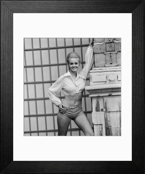 Framed Print : Newly crowned Miss United Kingdom, 21 year old Yvonne Ormes of Cheshire Framed Print : Newly crowned Miss United Kingdom, 21 year old Yvonne Ormes of Cheshire