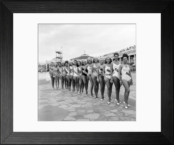 Framed Print : Miss United Kingdom beauty contest at Blackpool. The contestants pose for Framed Print : Miss United Kingdom beauty contest at Blackpool. The contestants pose for