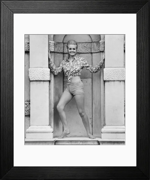 Framed Print : Newly crowned Miss United Kingdom, 21 year old Yvonne Ormes of Cheshire Framed Print : Newly crowned Miss United Kingdom, 21 year old Yvonne Ormes of Cheshire