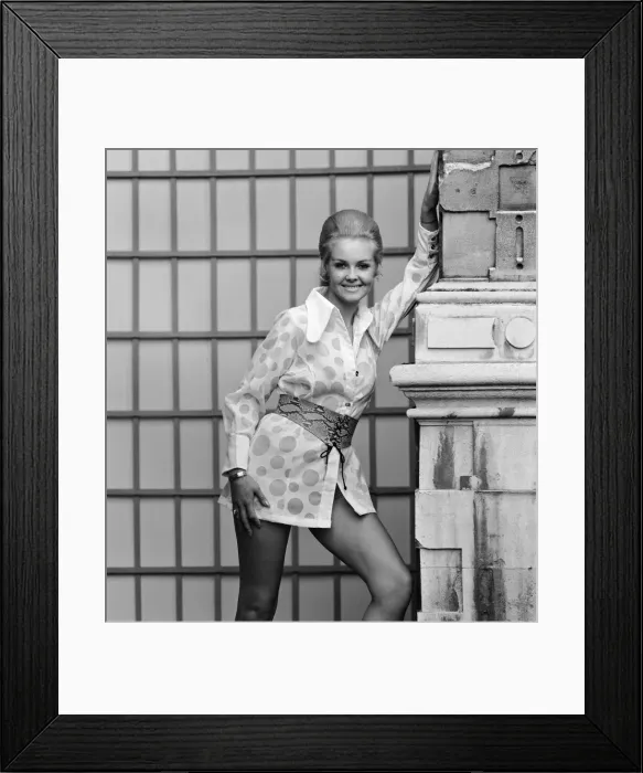 Framed Print : Newly crowned Miss United Kingdom, 21 year old Yvonne Ormes of Cheshire Framed Print : Newly crowned Miss United Kingdom, 21 year old Yvonne Ormes of Cheshire