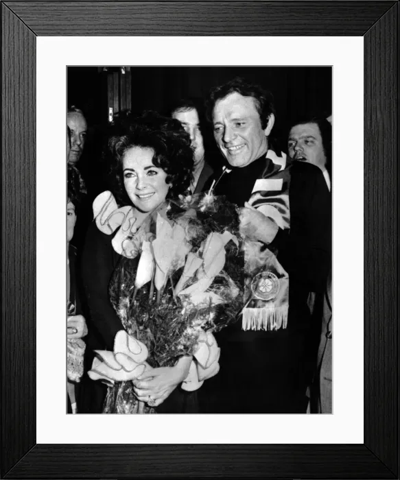 Framed Print : Film actress Elizabeth Taylor with her actor husband Richard Burton Framed Print : Film actress Elizabeth Taylor with her actor husband Richard Burton