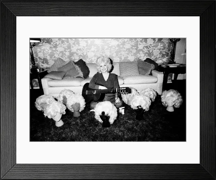 Framed Print : Country & Western singer Dolly Parton pictured in Los Angeles Framed Print : Country & Western singer Dolly Parton pictured in Los Angeles