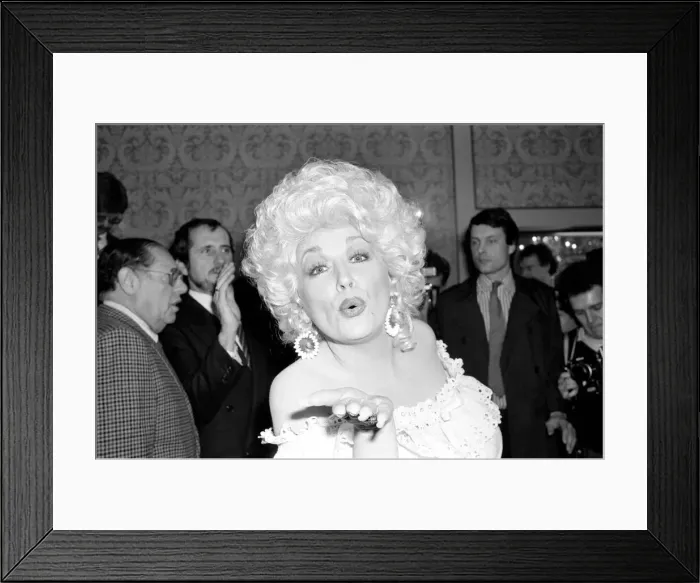 Framed Print : Dolly Comes To Town'. American Country and Western singer