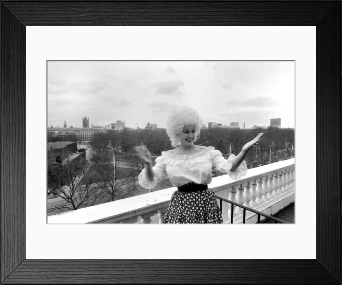 Framed Print : Dolly Comes To Town'. American Country and Western singer