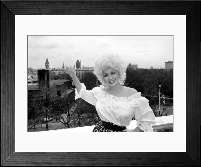Framed Print : Dolly Comes To Town'. American Country and Western singer