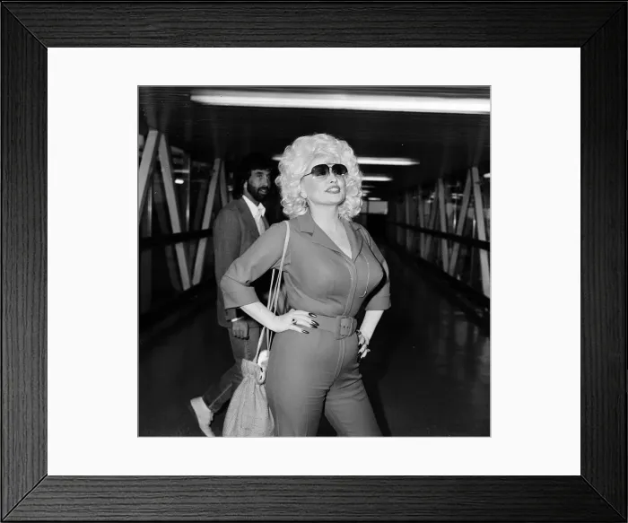 Framed Print : Country & Western singer Dolly Parton arrving at London Airport. 22nd March 1983 Framed Print : Country & Western singer Dolly Parton arrving at London Airport. 22nd March 1983