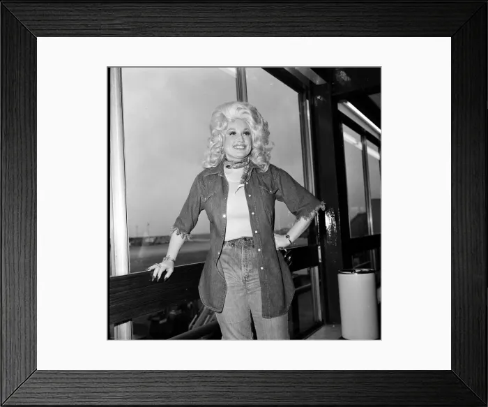 Framed Print : Country & Western singer Dolly Parton arrving at London Airport. 16th May 1977
