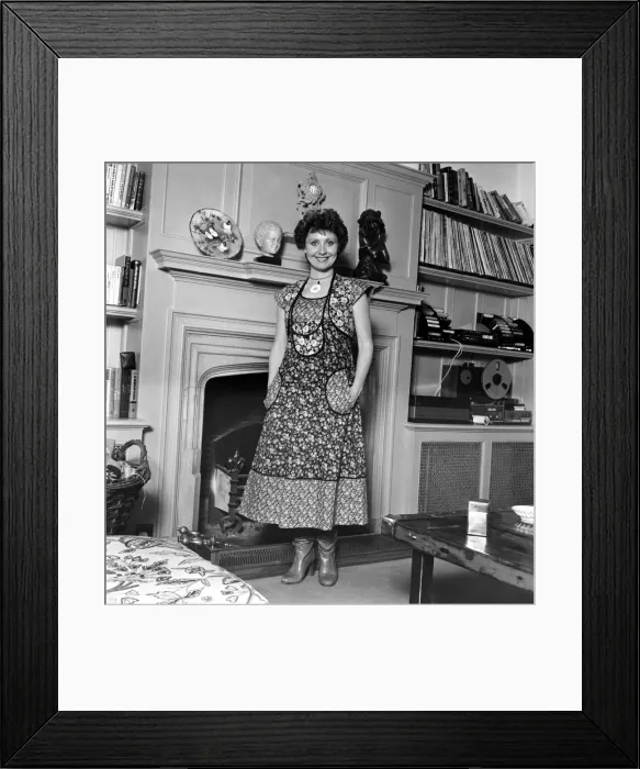 Framed Print : Lulu At Home. April 1977 77-02198-007