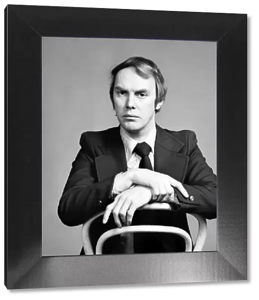 Portrait: Pop-Manager: Chris Hutchins. April 1977 77-02107
