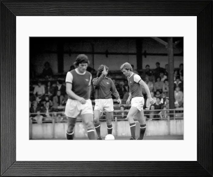 Framed Print : Luton Town. vs. Arsenal. August 1977 77-04352-001