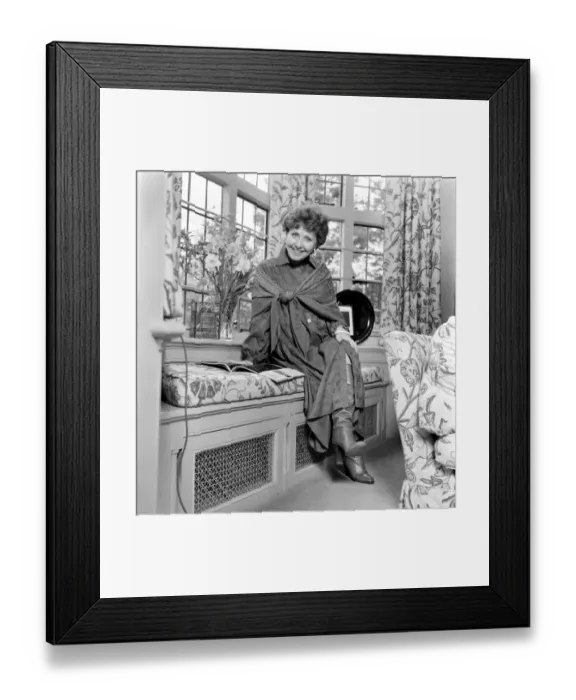 Framed Print : Lulu At Home. April 1977 77-02198-003 Framed Print : Lulu At Home. April 1977 77-02198-003