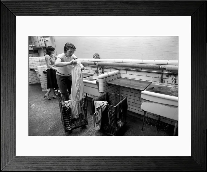 Framed Print : Glasgow Steamies. General scenes of women doing the laundry in a steamies in the Gorbals Framed Print : Glasgow Steamies. General scenes of women doing the laundry in a steamies in the Gorbals