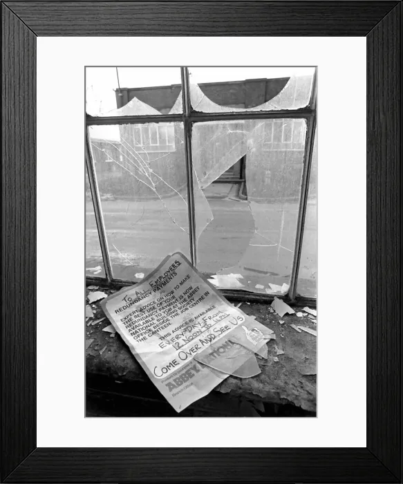 Framed Print : Industrial Decay: The derelict Singer Sewing machine factory in Dundee Framed Print : Industrial Decay: The derelict Singer Sewing machine factory in Dundee