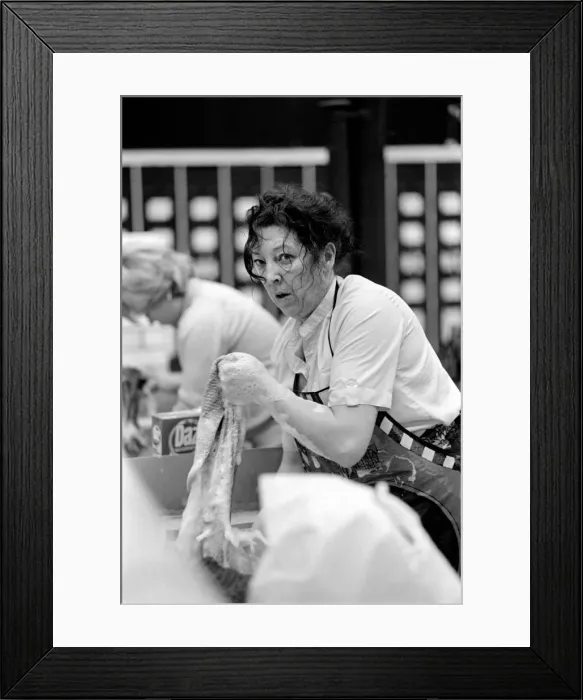 Framed Print : Glasgow Steamies. General scenes of women doing the laundry in a steamies in the Gorbals Framed Print : Glasgow Steamies. General scenes of women doing the laundry in a steamies in the Gorbals