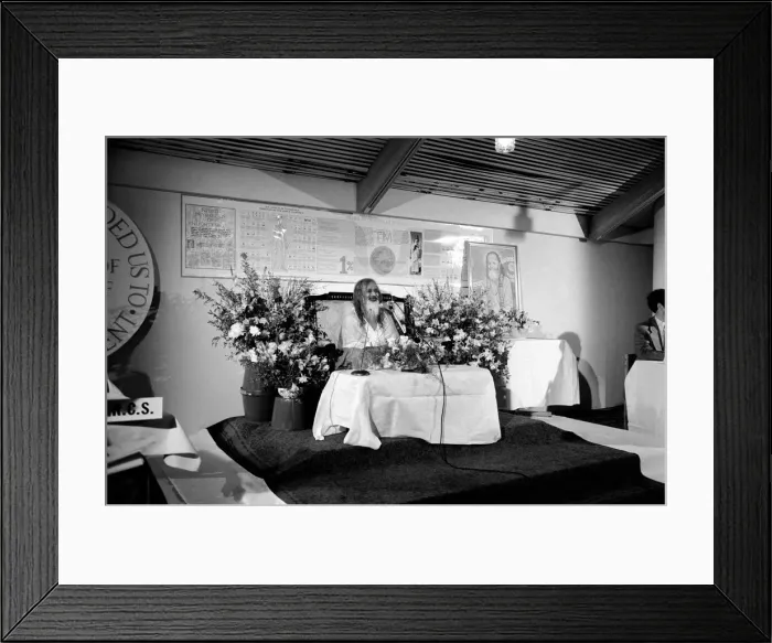 Framed Print : Maharishi is back in Town. March 1975 75-01534-004 Maharishi Mahesh Yogi - founder of