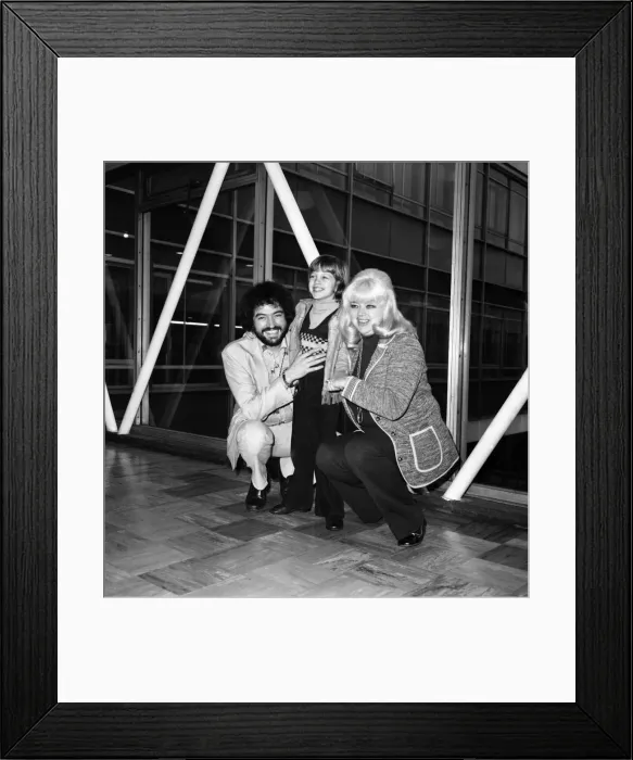 Framed Print : Diana Dors and Family. December 1975 76-00006-002 Framed Print : Diana Dors and Family. December 1975 76-00006-002