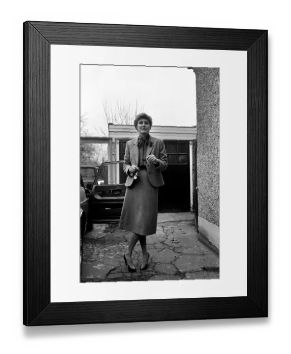Framed Print : Entertainment. Television. Angela Rippon who made her last BBC news broadcast last night Framed Print : Entertainment. Television. Angela Rippon who made her last BBC news broadcast last night