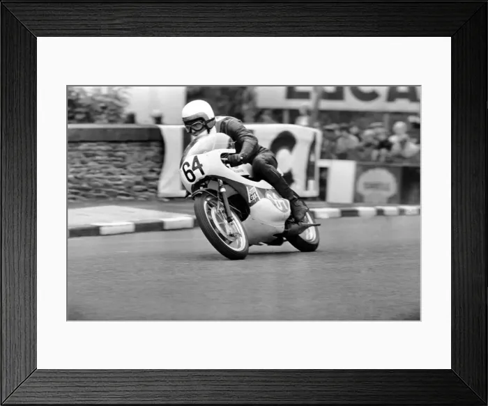 Framed Print : Action. Motorsport. I. O. M. T. T. Racing. 350cc Junior event in progress Framed Print : Action. Motorsport. I. O. M. T. T. Racing. 350cc Junior event in progress