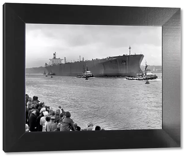 250, 000 ton tanker. The S. S. iEsso NorthumbriaI a 250, 000 ton tanker built on the Tyne at