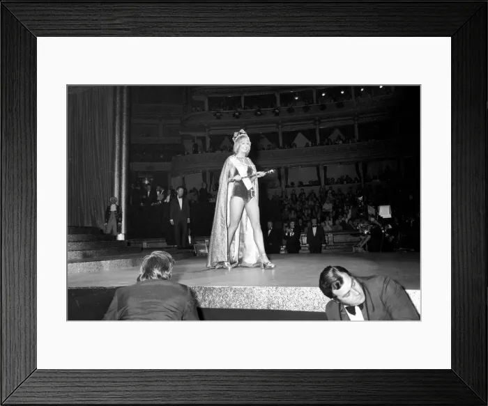 Framed Print : The winner Miss Australia. December 1972 72-11295-004 Framed Print : The winner Miss Australia. December 1972 72-11295-004