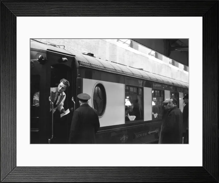 Framed Print : The Golden Arrow Pullman leaving London Victoria 5th January 1965 Framed Print : The Golden Arrow Pullman leaving London Victoria 5th January 1965