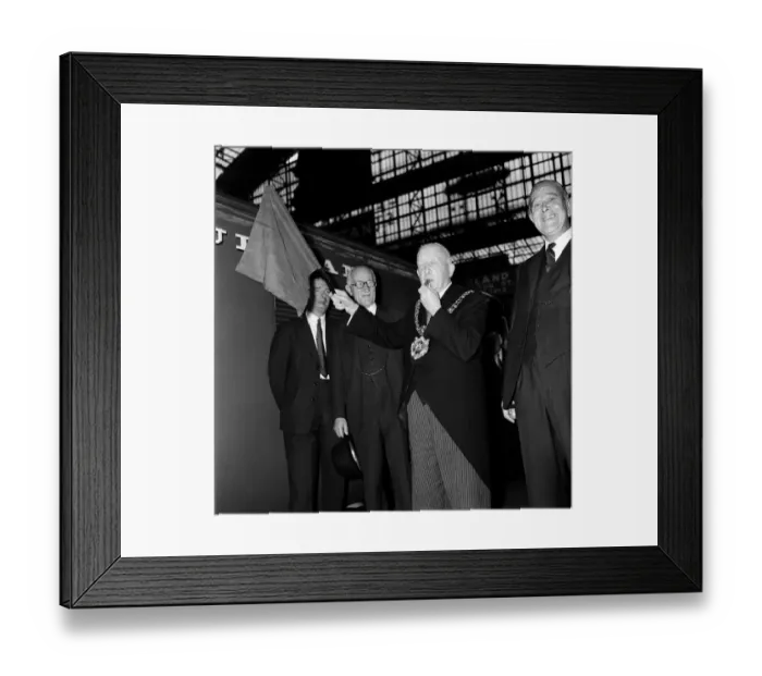 Framed Print : The Midland Pullman leaving Manchester for its innaugral journey to London Framed Print : The Midland Pullman leaving Manchester for its innaugral journey to London