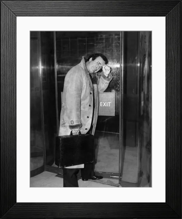 Framed Print : DJ Terry Wogan outside Broadcasting House, where he will be recording his final programme Framed Print : DJ Terry Wogan outside Broadcasting House, where he will be recording his final programme