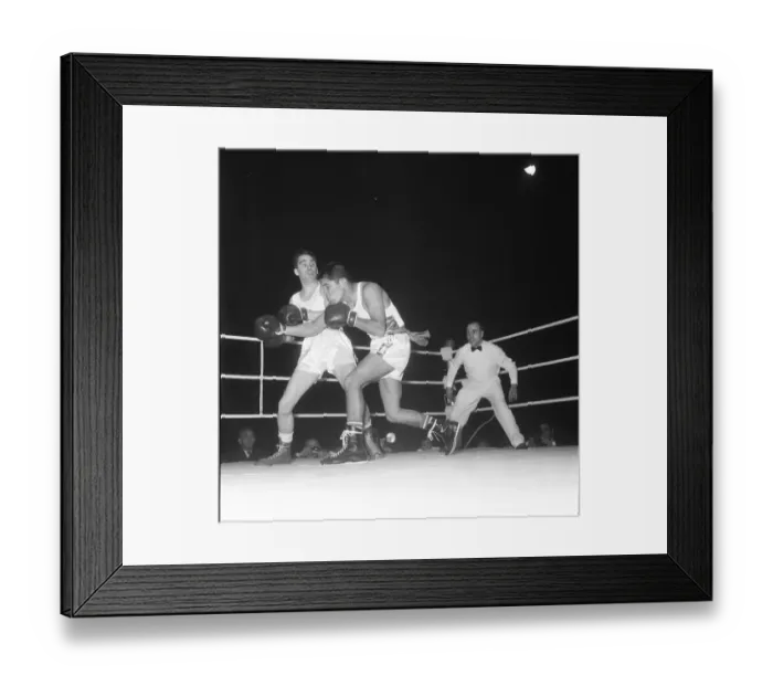 Framed Print : Johnny Cesspooch USA v Peter Benneyworth England seen here at a Amateur Boxing contest Framed Print : Johnny Cesspooch USA v Peter Benneyworth England seen here at a Amateur Boxing contest