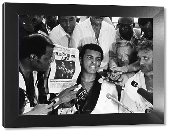 Joe Bugner v. Muhammad Ali in Kuala Lumpar. Press Conference after the fight