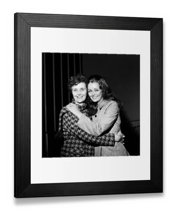 Framed Print : Miss UK 1969. Sheena Drummond from Scotland with her mum 22nd October 1969 Framed Print : Miss UK 1969. Sheena Drummond from Scotland with her mum 22nd October 1969