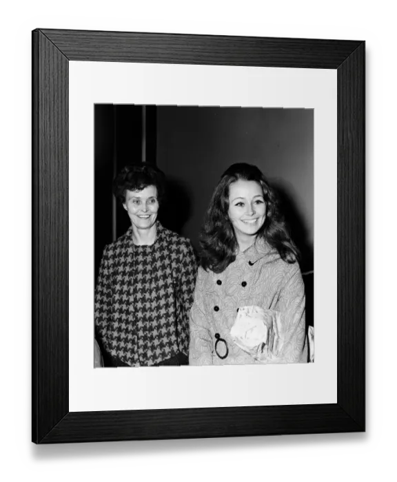 Framed Print : Miss UK 1969. Sheena Drummond from Scotland with her mum 22nd October 1969