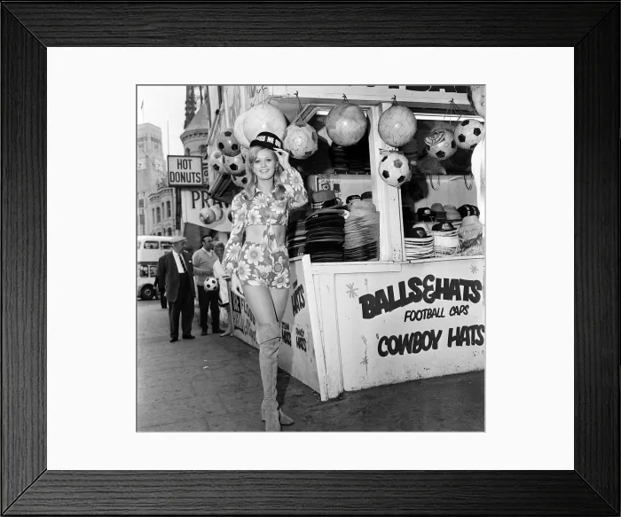 Framed Print : Marilyn Ward, Miss UK 1971, pictured on Blackpools Golden Mile Framed Print : Marilyn Ward, Miss UK 1971, pictured on Blackpools Golden Mile