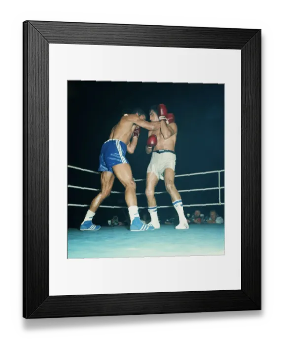Framed Print : John Conteh v Jorge Victor Ahumada in action at the Empire Pool, Wembley Framed Print : John Conteh v Jorge Victor Ahumada in action at the Empire Pool, Wembley